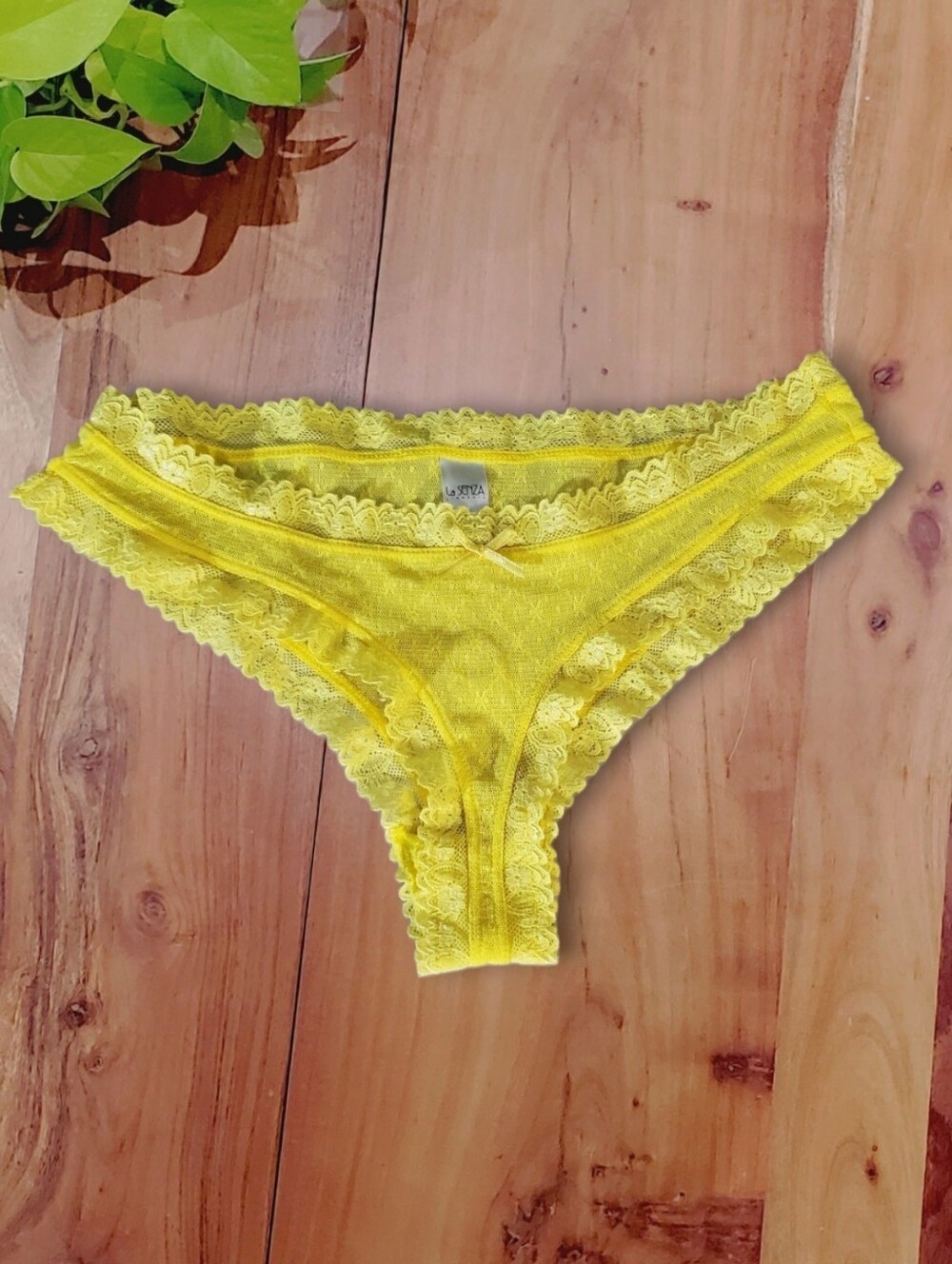Rare LA SENZA Yellow Lace Cheeky Panty